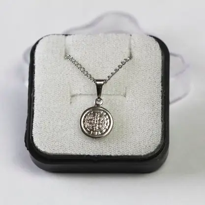 Corrente com Medalha Pequena de São Bento em Inox