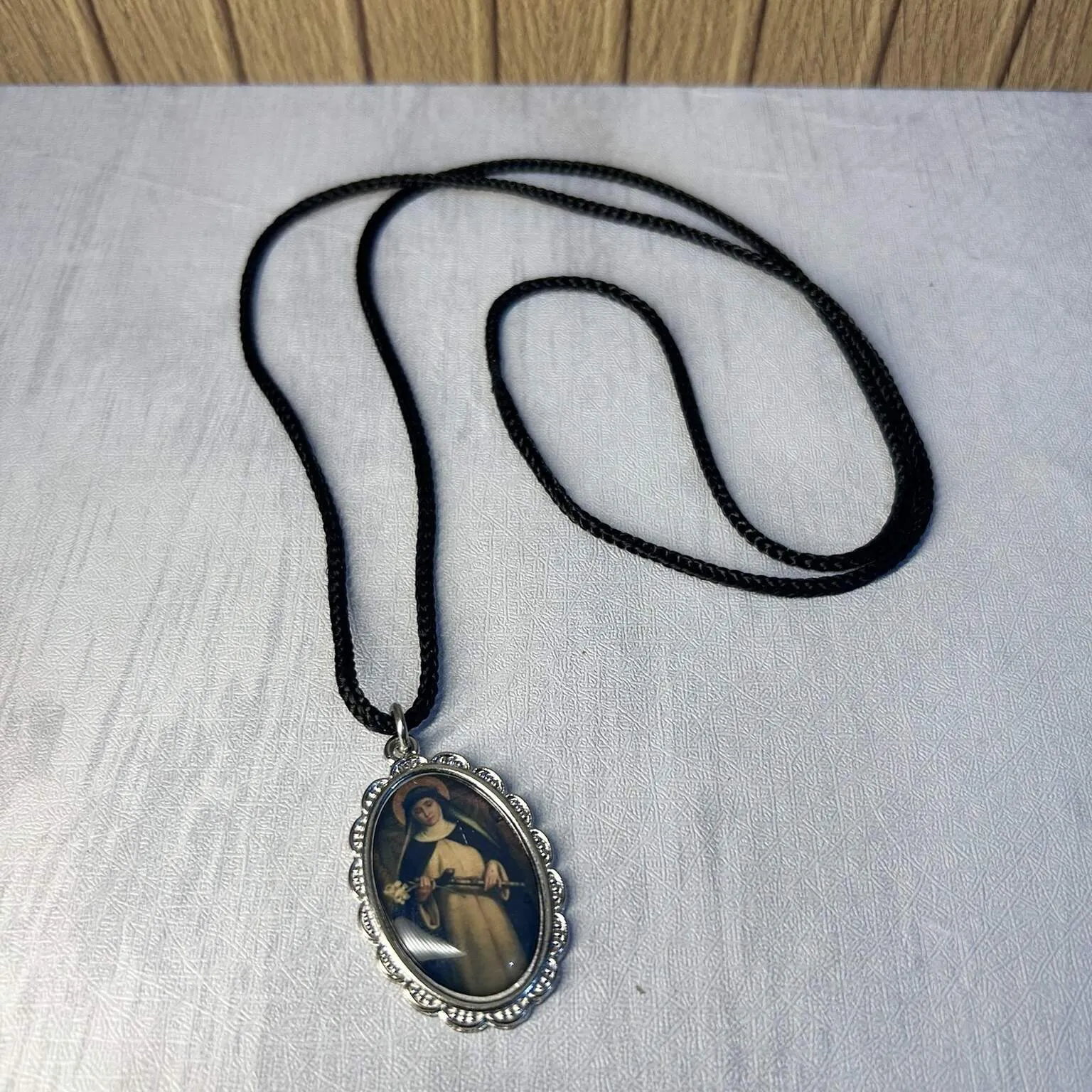 Cordão de Pescoço com Medalha Oval Personalizável