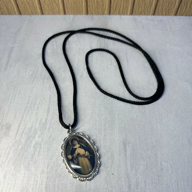 Cordão de Pescoço com Medalha Oval Personalizável