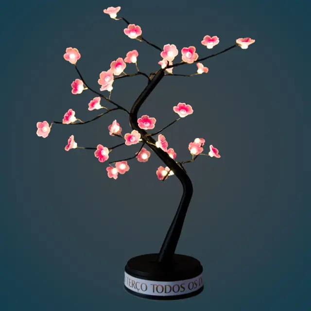 Árvore das Rosas de Nossa Senhora de Fátima com Iluminação
