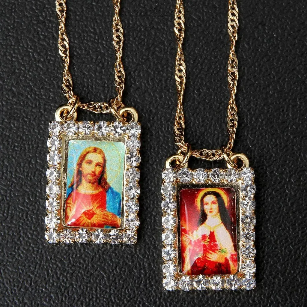 Escapulário Feminino Santa Terezinha Folheado a Ouro com Strass