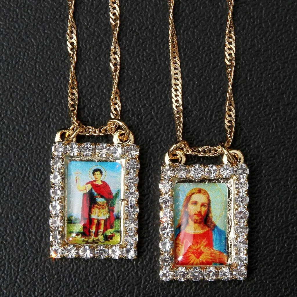 Escapulário Feminino Santo Expedito Folheado a Ouro com Strass