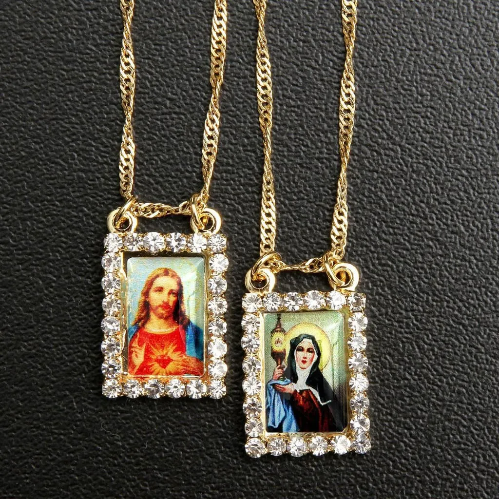 Escapulário Feminino Santa Clara Folheado a Ouro com Strass