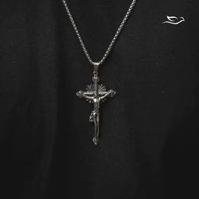 Colar Corrente com Crucifixo em Aço Inoxidável