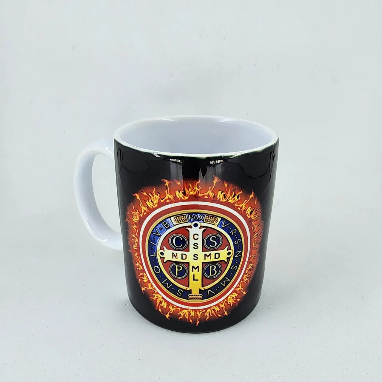 Caneca de Cerâmica São Bento com Medalha de Proteção