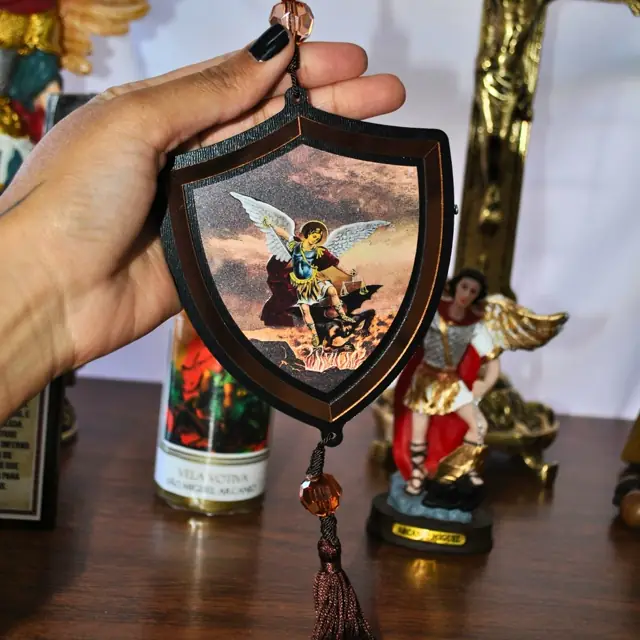 Adorno de Porta Escudo São Miguel Arcanjo com Tassel