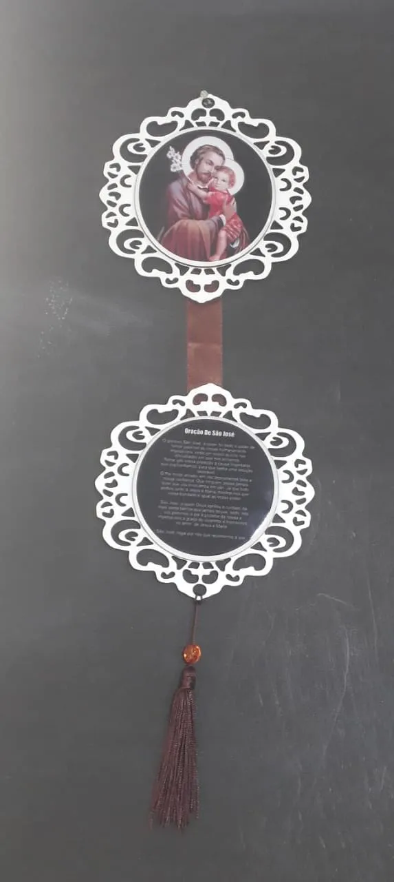 Adorno de Porta em Madeira com São José