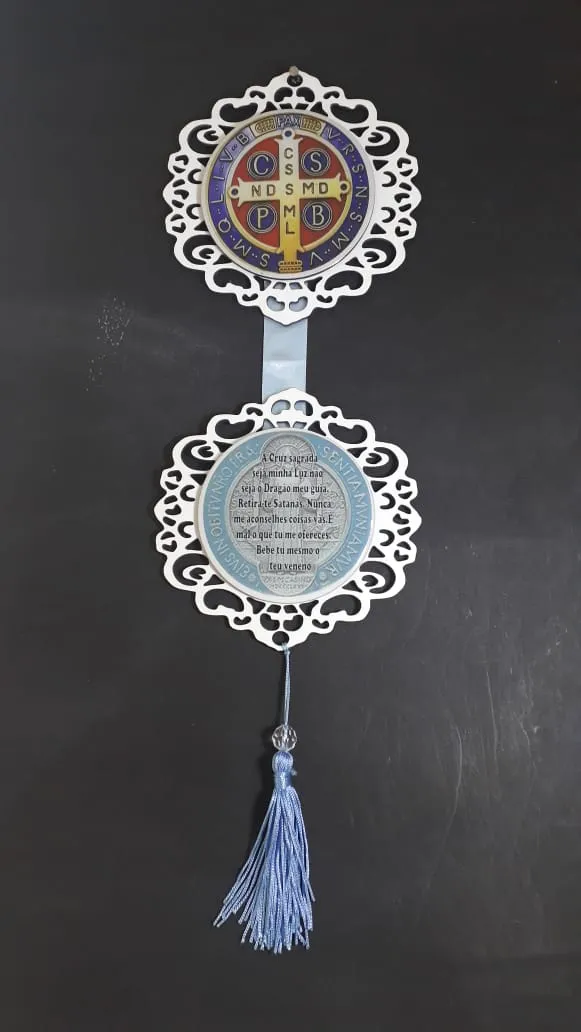 Adorno de Porta em Madeira com São Bento