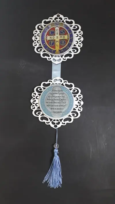 Adorno de Porta em Madeira com São Bento