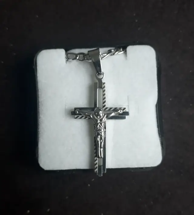 Colar Religioso de Aço Crucifixo