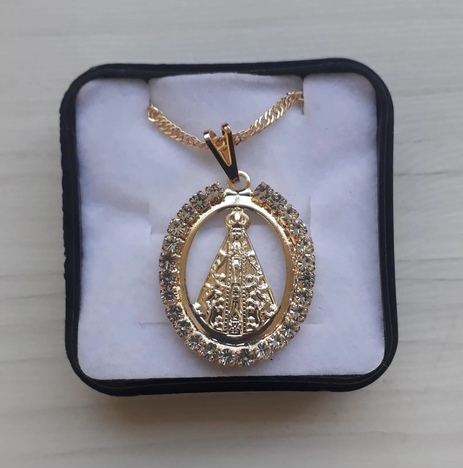 Colar Devocional Folheado a Ouro com Nossa Senhora Aparecida