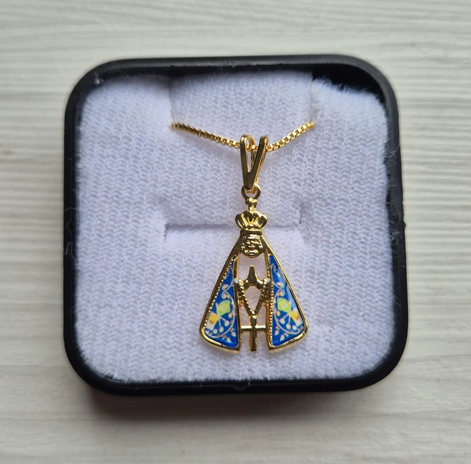 Colar Devocional Folheado a Ouro com Nossa Senhora Aparecida