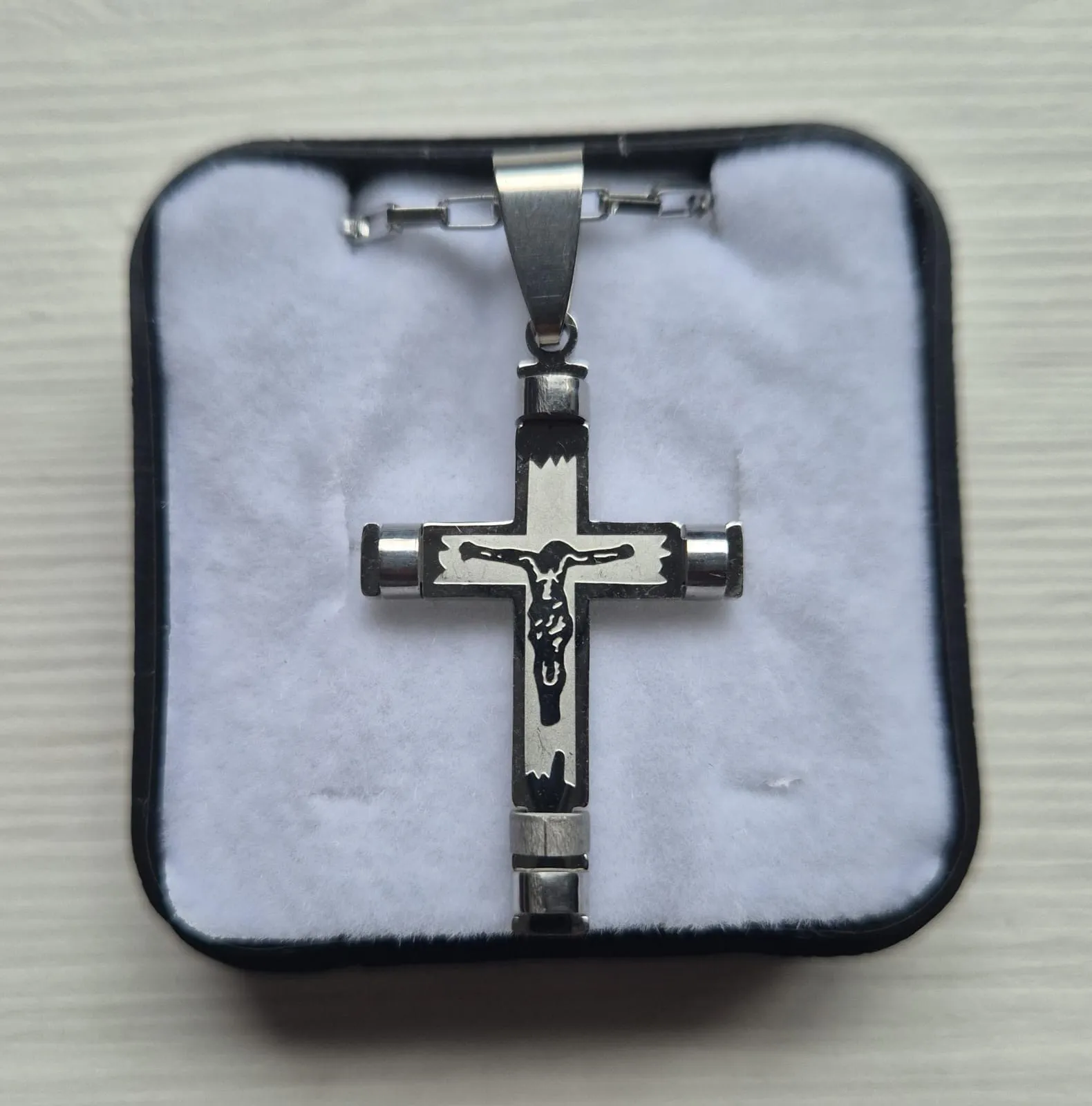 Colar de Aço Crucifixo para Devoção Diária