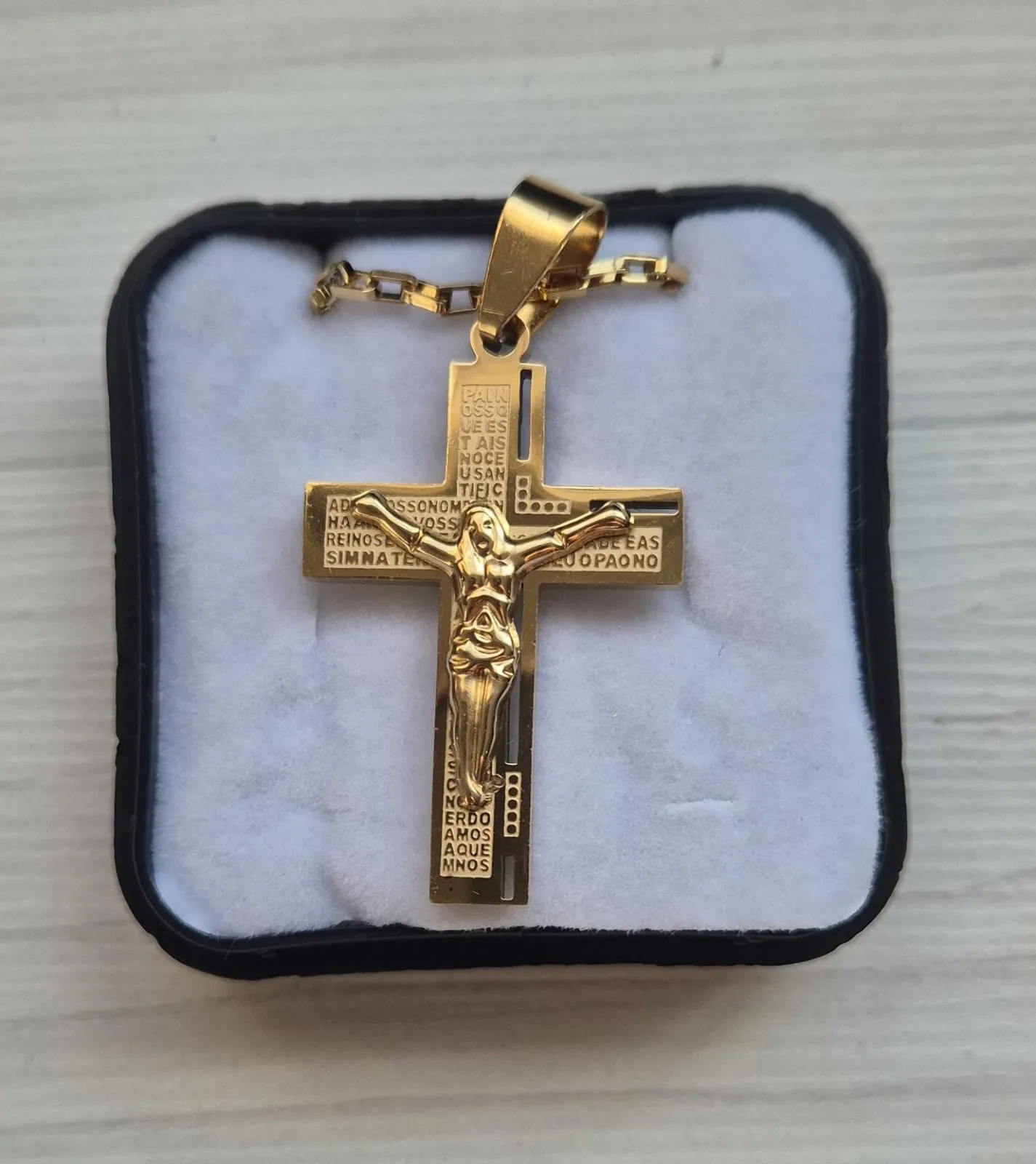 Colar Folheado Crucifixo para Devoção Diária