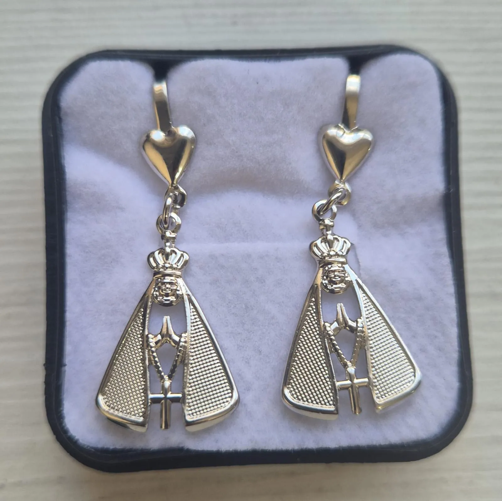 Brinco de Aço Nossa Senhora Aparecida para Uso Devocional