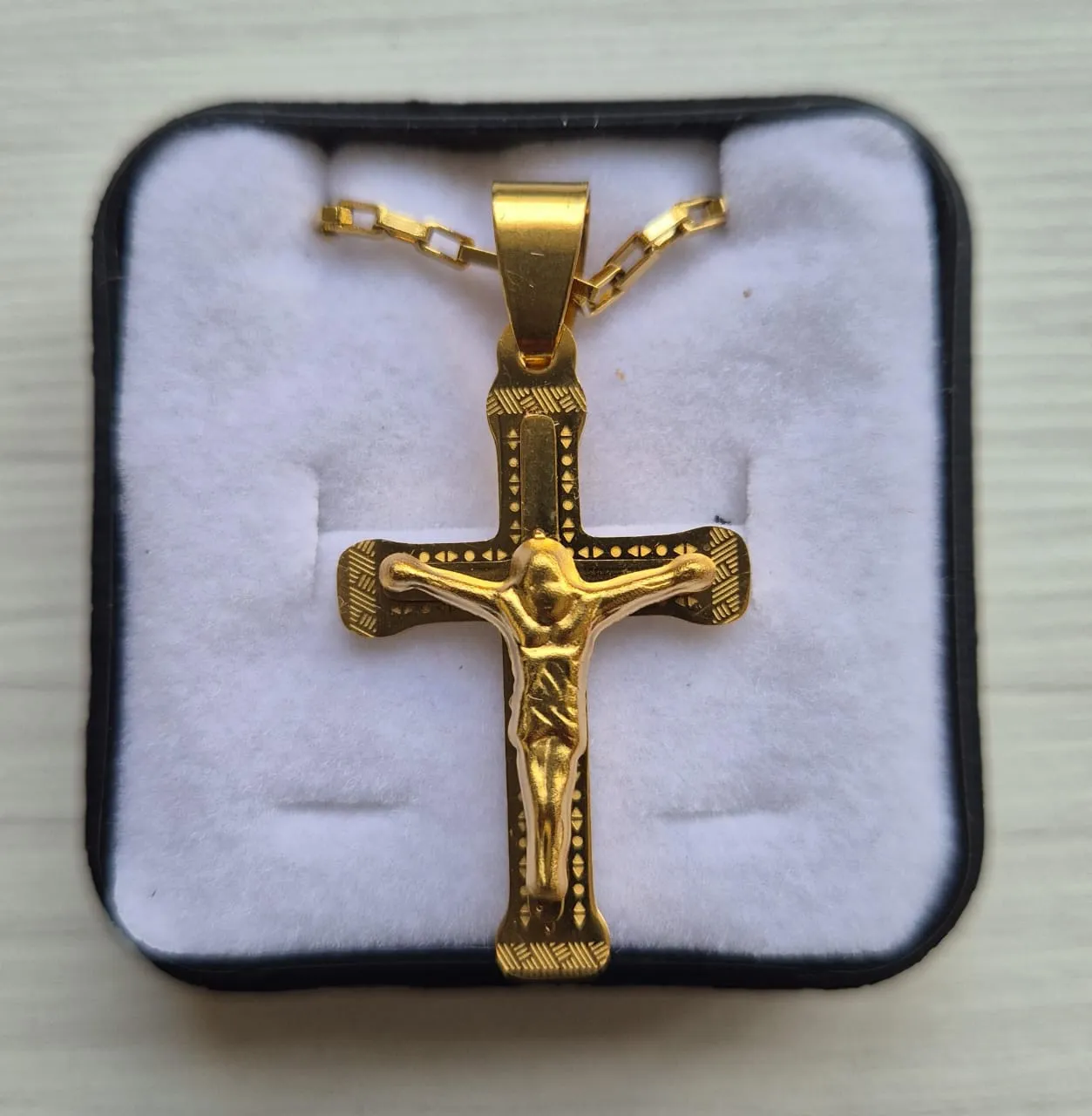 Colar Religioso Folheado Crucifixo
