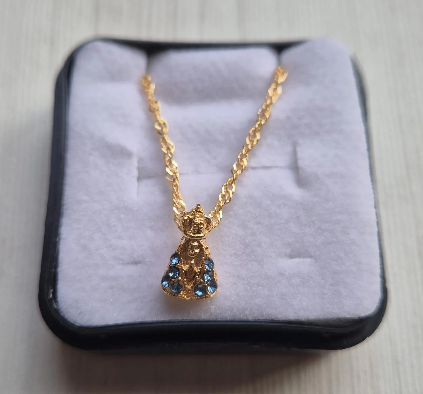 Colar Devocional Folheado a Ouro com Nossa Senhora Aparecida