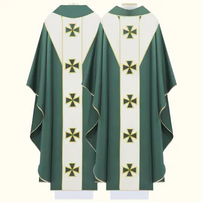 Casula para o Sacerdote na Eucaristia