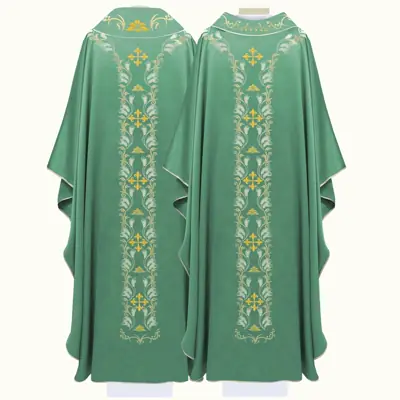 Casula para o Sacerdote na Eucaristia