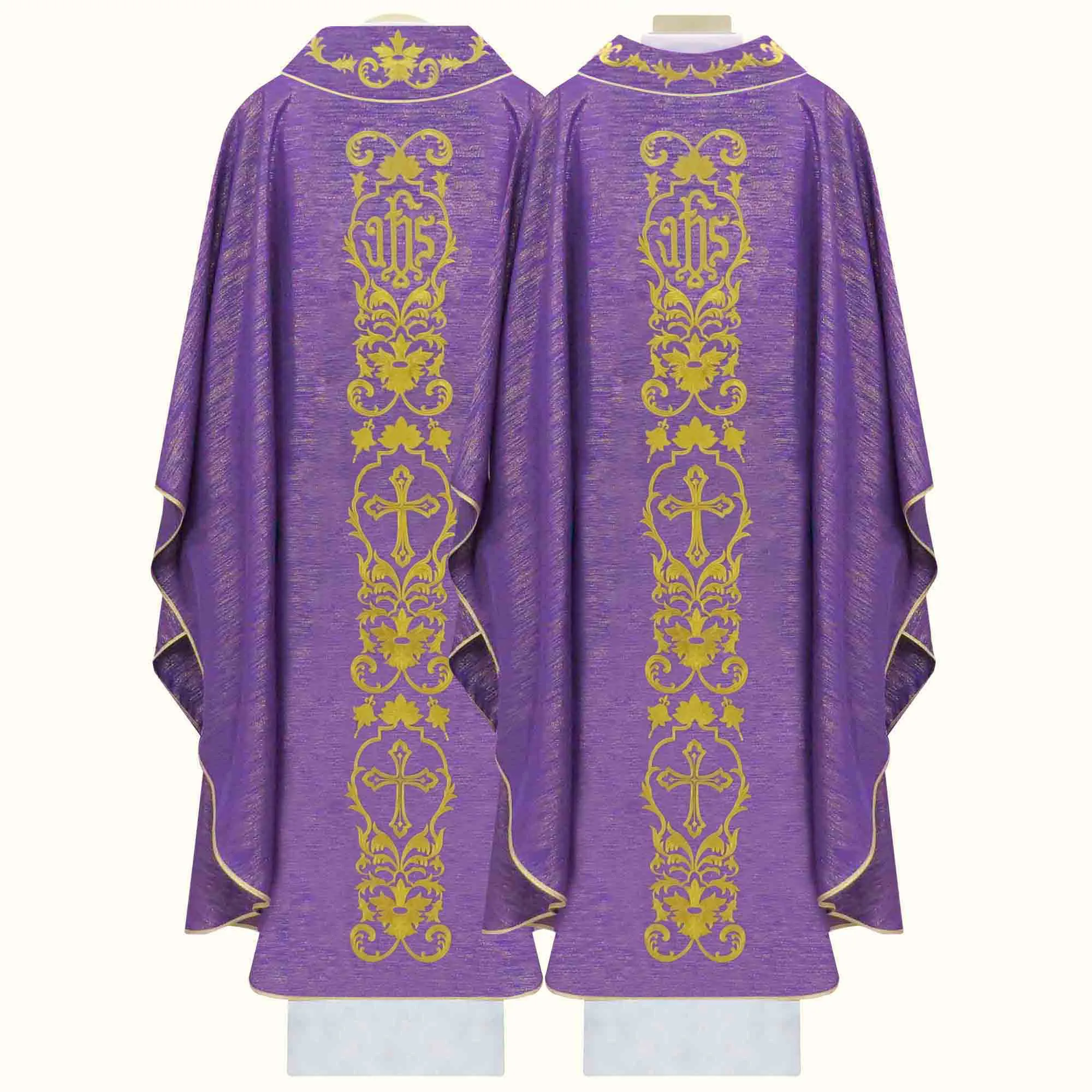 Casula para o Sacerdote na Eucaristia