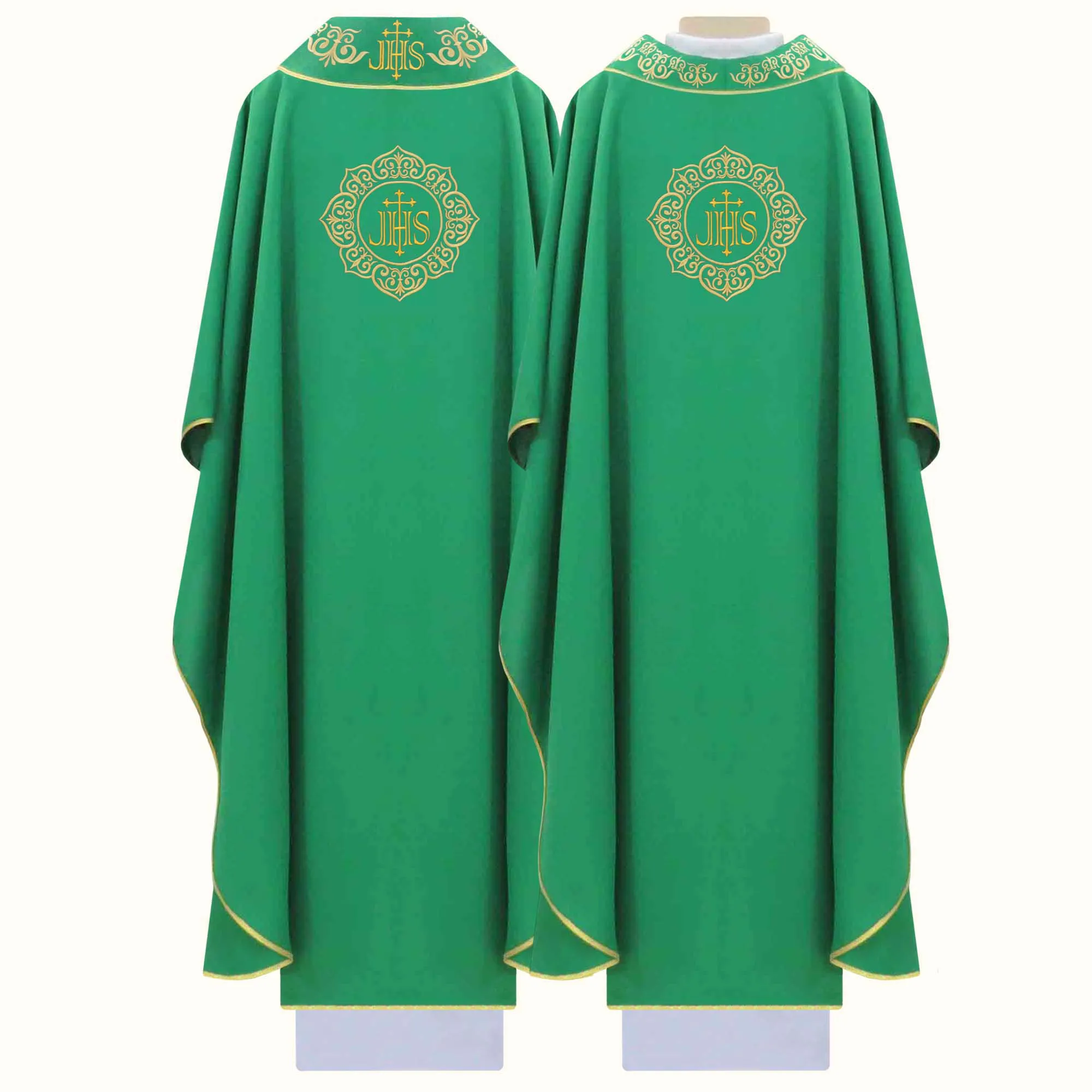 Casula para o Sacerdote na Eucaristia