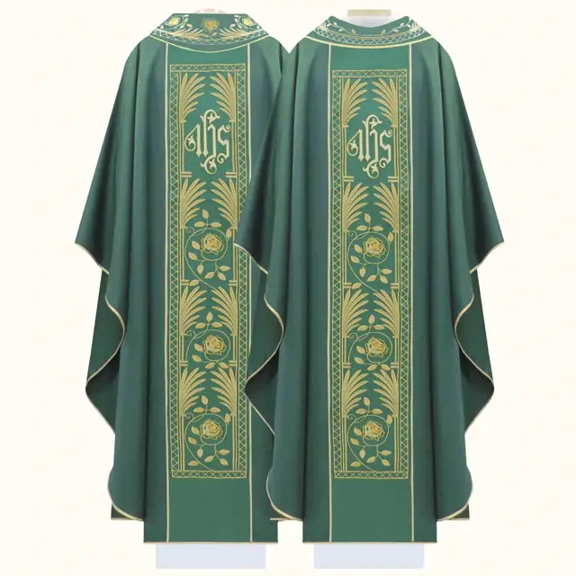 Casula em Gabardine para o Sacerdote na Eucaristia