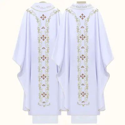 Casula em Gabardine para o Sacerdote na Eucaristia
