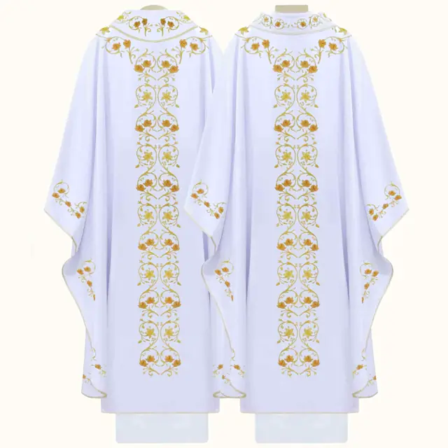 Casula em Gabardine para o Sacerdote na Eucaristia