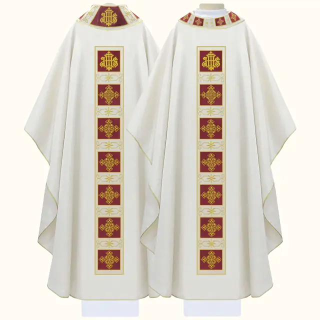 Casula para o Sacerdote na Eucaristia
