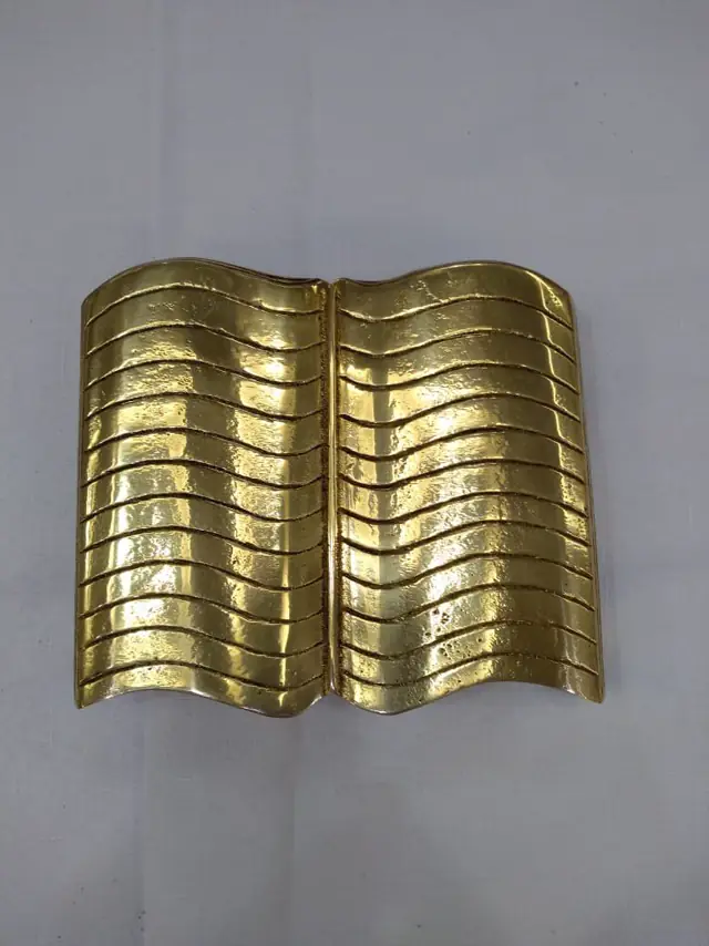 Aplique Bíblia Aberta Dourado