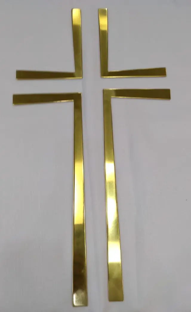Cruz para Altar em Latão Dourado