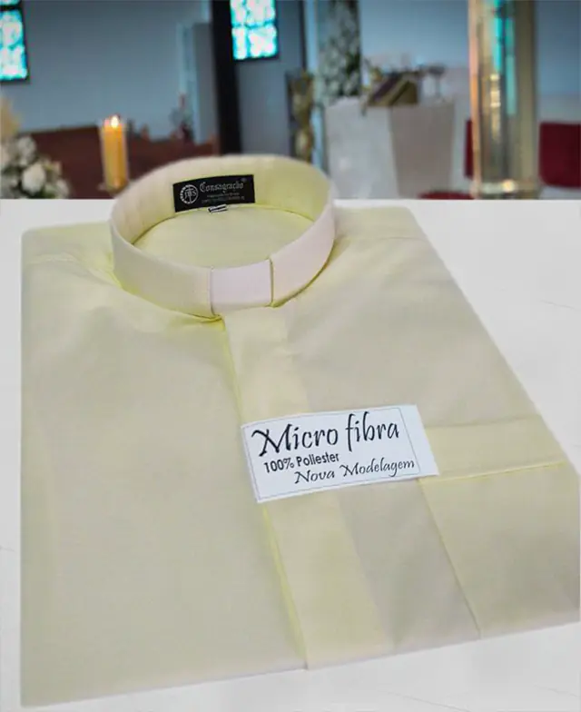 Camisa Clerical Bege em Micro Fibra