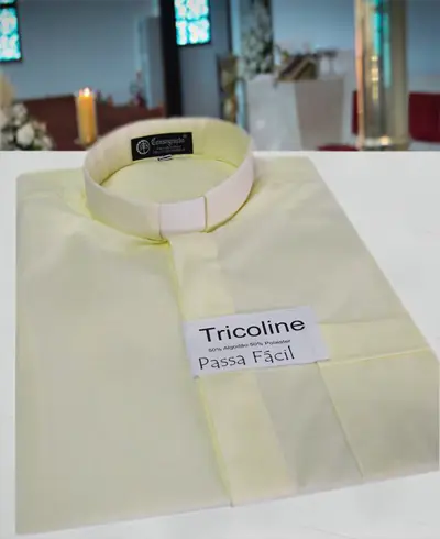 Camisa Clerical Bege em Tricoline