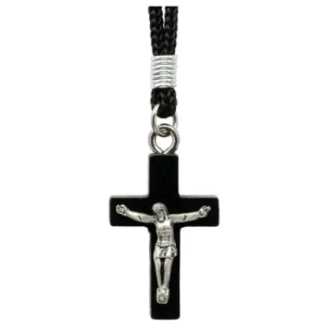 Colar Cruz de Madeira com Cordão Preto