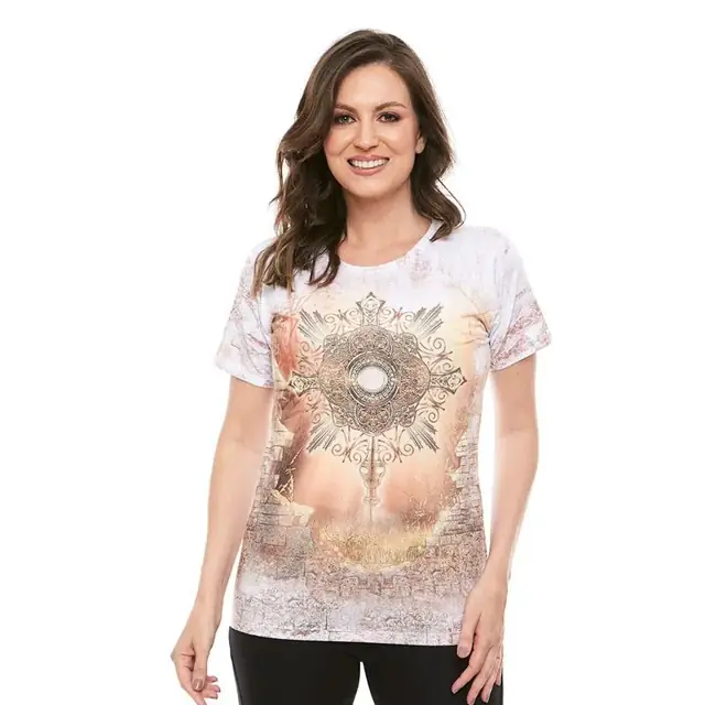 Baby Look Branca com Estampa de Ostensório Eucarístico