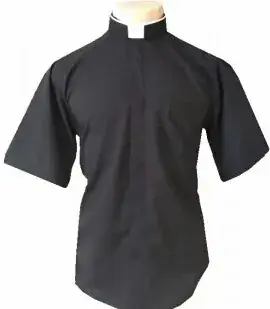 Camisa com Colarinho Romano, Manga Curta, Preta
